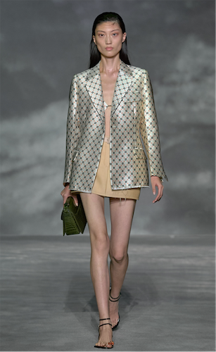  杨羚 The Row SS 2023 RTW #巴黎时装周#PFW2023 2023春夏秀场哪种潮牌品牌比较好看？（2023春夏国际时装周6登TOPSHOW，超模杨羚锋芒尽显）