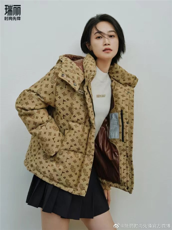 偶然的反差感也带来无穷的惊喜 2022秋冬潮牌新款推荐（女明星的服饰密码穿上比音勒芬活成了自己的“最佳女主”）