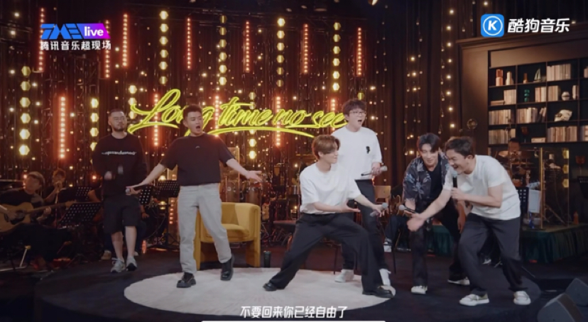 以一支乐队+一个麦克风的新颖风格 潮牌冬季如何御寒提醒（酷狗TMElive上线鹿晗不插电&乐队现场音乐会全场回顾）