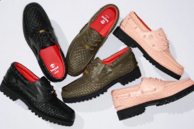 且共推出黑、深绿、粉三种配色 2022冬季潮牌新款推荐（Supreme x Timberland 2022 联名鞋款即将发售）