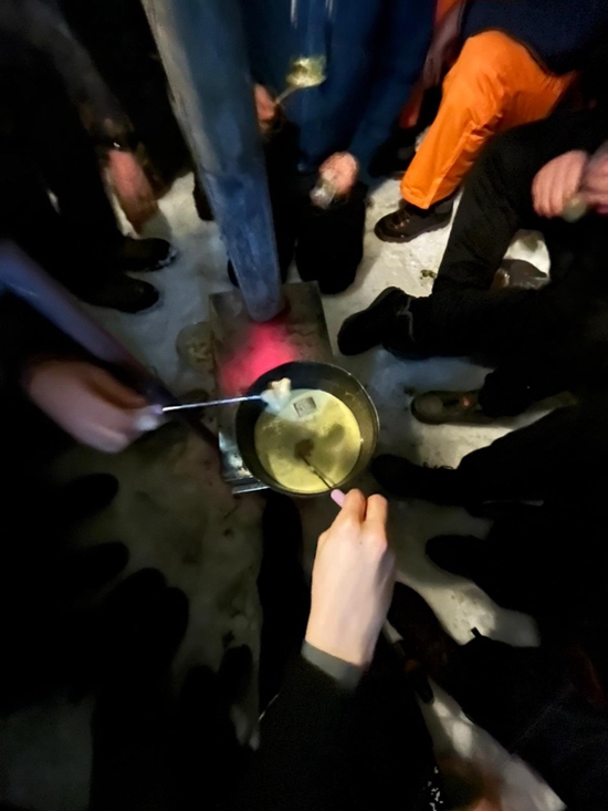 很多重要的探讨与决定都是在这几天内进行的哪种潮牌品牌比较好看？（共创梦想 Vitality新团队在冰雪中开展团建）