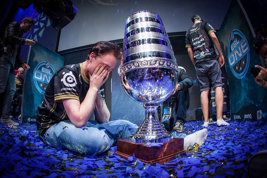 好在在刚刚结束的PGL Major的赛事中NaVi也做到了 潮牌游戏互动（HLTV好文：2021年的NaVi是王朝战队吗？）