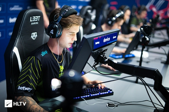 并分享了自己2022年预期哪种潮牌品牌比较好看？（CSGO device：新年加油 别人是否相信我们不重要）