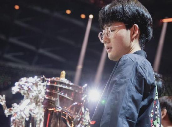  在韩国方面传出了EDG夺冠的两大功臣scout和viper都有可能回到LCK之后 2022冬季潮牌新款推荐（LOL：EDG老板朱一航粉碎韩网谣言，发微博明示Viper成功续约）