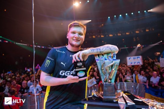 下半场小火苗5个人手枪局蹲走B二楼 潮牌游戏互动（CSGO 新王NaVi登基！三进决赛s1mple终圆梦）