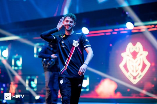 下半场小火苗5个人手枪局蹲走B二楼 潮牌游戏互动（CSGO 新王NaVi登基！三进决赛s1mple终圆梦）