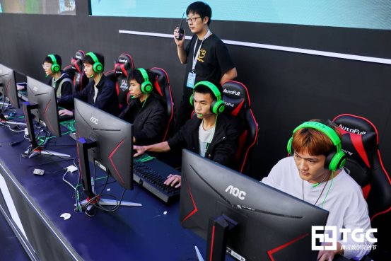 现场还有精彩的乐队表演、coser表演为玩家一一呈现 潮牌冬季如何御寒提醒（来享受职业选手“同款”竞技体验！TGC海南站电竞赛事火热进行中）