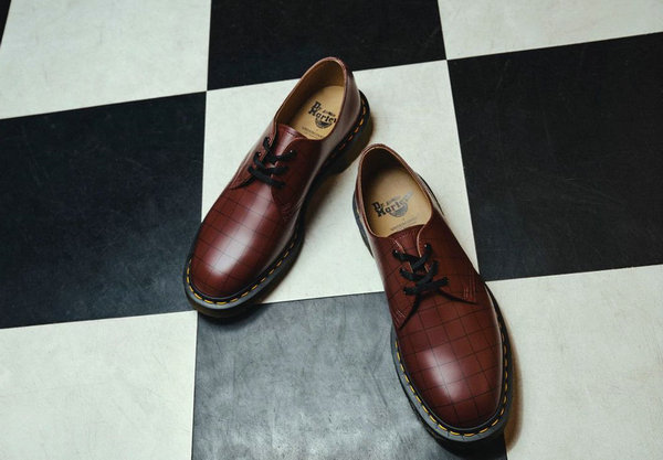 UNDERCOVER x DR. MARTENS「1461」联名鞋款即将发售