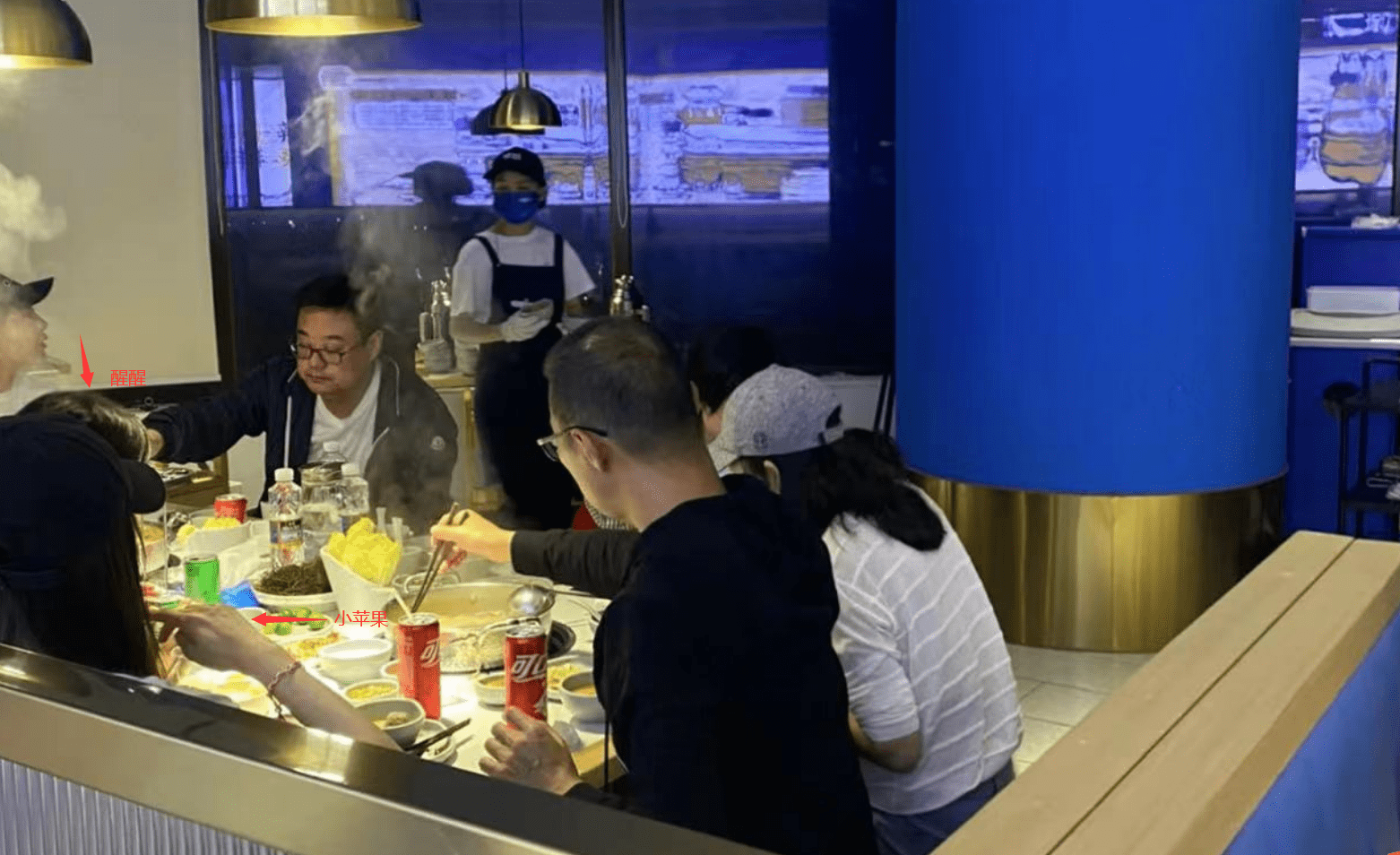 还是根本没有同行呢？但是网友们都猜测既然是全家出游 2022冬季潮牌新款推荐（网友三亚偶遇汪峰一家 章子怡闷闷不乐聚餐氛围严肃）