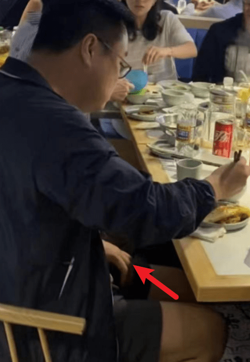 还是根本没有同行呢？但是网友们都猜测既然是全家出游 2022冬季潮牌新款推荐（网友三亚偶遇汪峰一家 章子怡闷闷不乐聚餐氛围严肃）