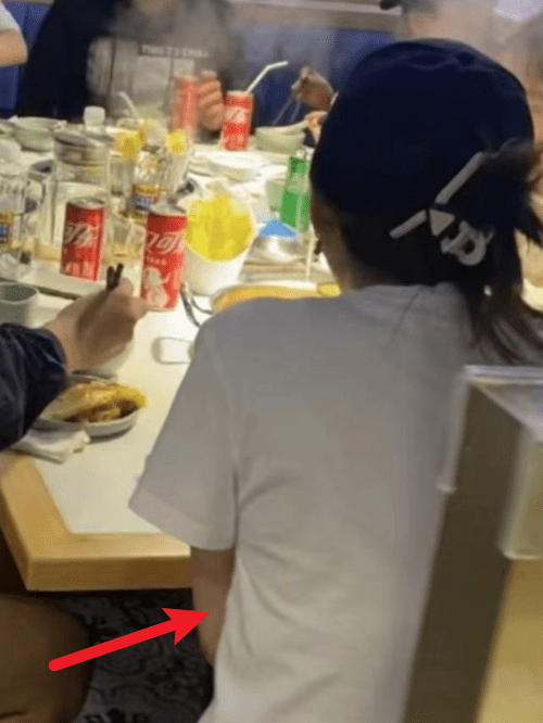 还是根本没有同行呢？但是网友们都猜测既然是全家出游 2022冬季潮牌新款推荐（网友三亚偶遇汪峰一家 章子怡闷闷不乐聚餐氛围严肃）