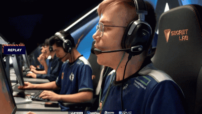 比赛来到上半场第一个长枪局 潮牌游戏互动（BLAST春季赛：全面对抗 COL 2-1EG！）