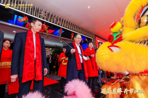 接下来将力推“创新集聚 潮牌冬季如何御寒提醒（中港皮具城兔年开门红，吹响高质量发展奋进号角）