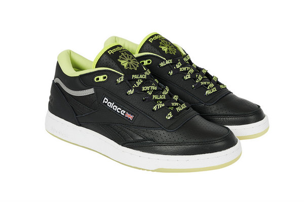 此番带来了以 Reebok 经典款「Club C II Mid Revenge」为设计蓝本的联名鞋款 2022冬季潮牌新款推荐（PALACE x 锐步联名鞋款即将发售）