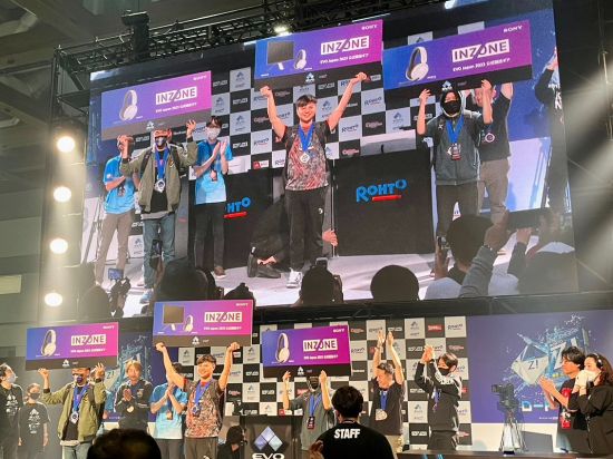 Xiaohai小孩在第一回合稍稍有些紧张 哪种潮牌品牌（EVO Japan 2023《拳皇15》决赛揭晓 中国选手小孩夺冠）