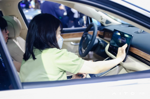 丝滑体验不下车 在“智能驾驶天花板”基础上 2023潮牌新款推荐（“双智天花板”加持，AITO问界火爆上海车展）