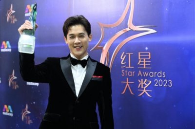  首次入围一击即中 许瑞奇成为26年来最年轻视帝 《红星大奖2023》颁奖典礼红毯上 喜爱潮牌有哪些（红星大奖2023许瑞奇称视帝 新加坡后起之秀开启演绎新篇章）