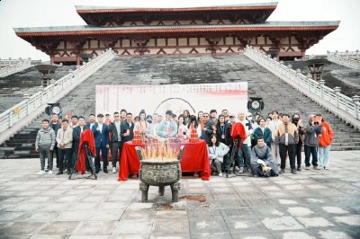 中锦影业副总经理岳政伟 2023年最新流行（新剧《寒门小书生》在贵州都匀影视城开机，开启穿越古代温情治愈的爱情新旅程）