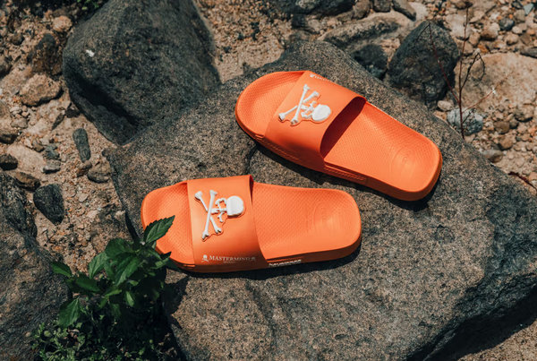 Havaianas与mastermind WORLD联名凉鞋.jpg