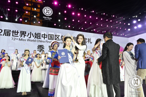 颜洁心Selina曾经参与了香港教育界「师·仁」送暖爱心公益行动 2023年最新流行（直击72届世界小姐中国区总决赛现场：选美季军奉献公益与教育事业）