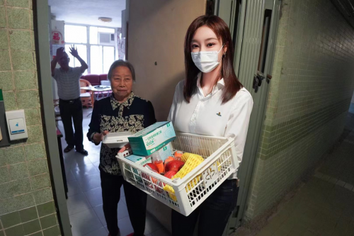 颜洁心Selina曾经参与了香港教育界「师·仁」送暖爱心公益行动 2023年最新流行（直击72届世界小姐中国区总决赛现场：选美季军奉献公益与教育事业）
