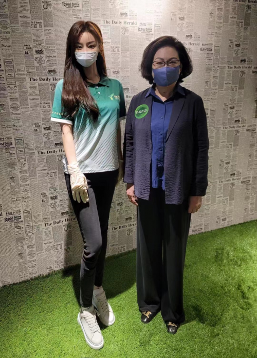 颜洁心Selina曾经参与了香港教育界「师·仁」送暖爱心公益行动 2023年最新流行（直击72届世界小姐中国区总决赛现场：选美季军奉献公益与教育事业）