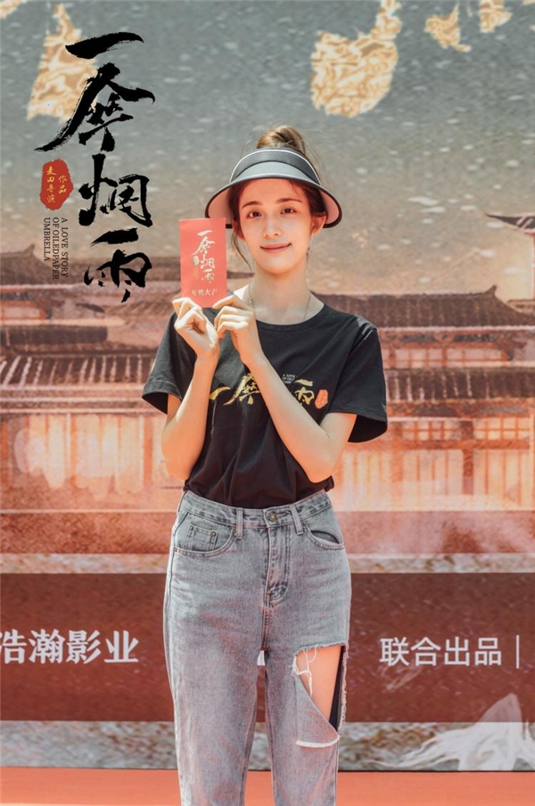 此次在《一伞烟雨》中饰演身附妖丹的大理寺正兼捉妖师一角 哪种潮牌品牌（于朦胧李子璇剖心虐恋，麦田导演第七部分账剧《一伞烟雨》开机）