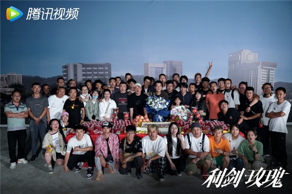 打拐民警职业的特殊性决定了他们时常要奔波在多个城市间 哪种潮牌品牌（电视剧《利剑玫瑰》杀青 聚焦公安打拐 守护家庭团圆）