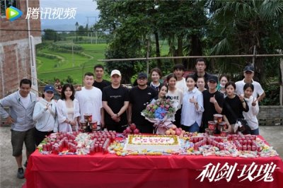 打拐民警职业的特殊性决定了他们时常要奔波在多个城市间 哪种潮牌品牌（电视剧《利剑玫瑰》杀青 聚焦公安打拐 守护家庭团圆）