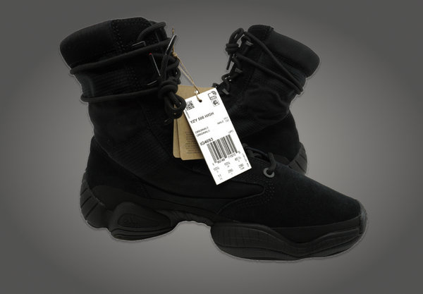 一款不同于此前 YEEZY 500 High 鞋款 2023潮牌新款推荐（YEEZY 500 High Tactical Boot 即将到来）