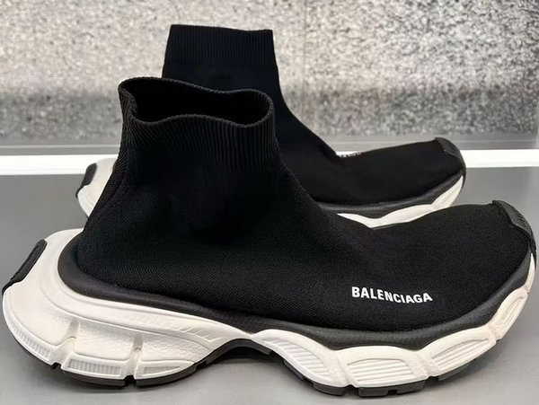 最新曝光！巴黎世家 Speed Trainer 外观结合 3XL Trainer 大底改版鞋 潮牌冬季如何御寒提醒（最新曝光！巴黎世家 Speed Trainer 外观结合 3XL Trainer 大底改版鞋）