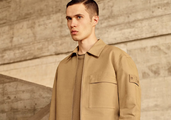 拥有深米、海军蓝等同色系配色 哪种潮牌品牌（Stone Island石头岛 2023 最新秋冬「Ghost Pieces」系列开售）