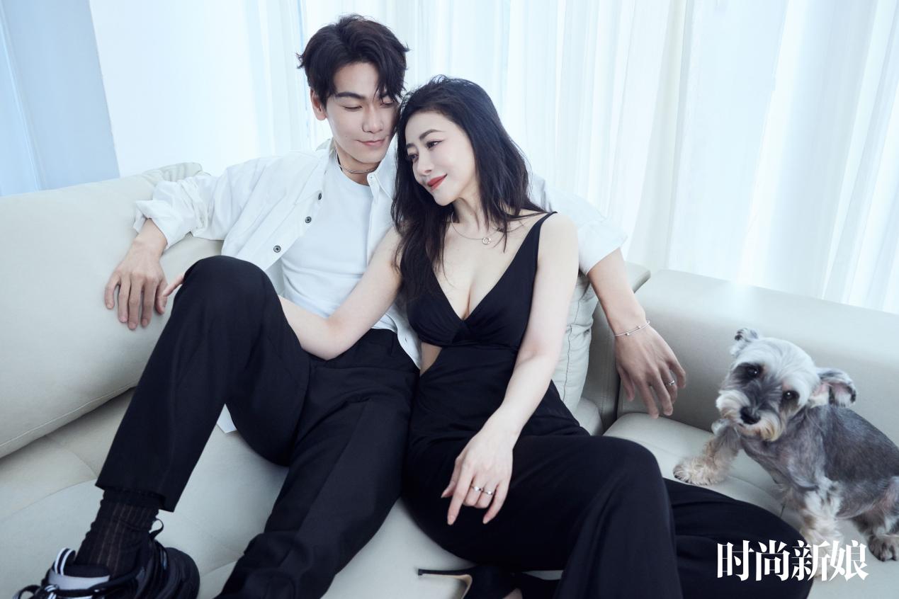 删繁就简的设计如同他们不惧舆论的纷扰而专注于本心的感情 街拍潮牌推荐（陈紫函戴向宇甜蜜演绎时尚大片 NIESSING见证纯真浪漫）