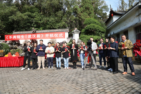 她还将在国内其他城市挖掘更多的寻根故事 街拍潮牌推荐（纪录式故事短片《不再陌生·武汉》正式开机）