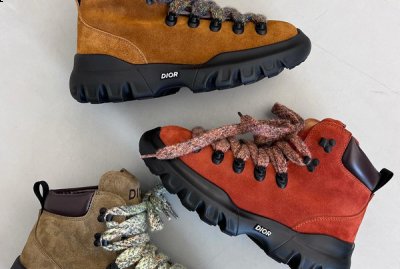 拥有卡其、深橘以及浅褐等三款配色 喜爱潮牌有哪些（DIOR迪奥 SKI 系列靴款曝光）