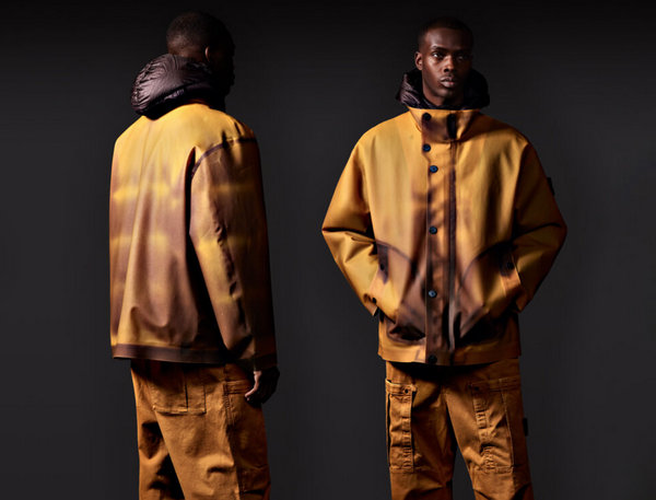 现在 Stone Island 将微胶囊化的活性颜料注入双层聚氨酯中 2023年最新流行（Stone Island 石头岛推出创新热反应夹克）